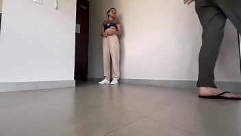 Preview 4 of India Bf Mms - A mi novia le encanta tener orgasmos en el pasillo del hotel!!!