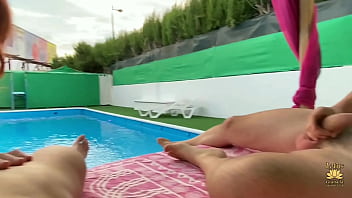 Preview 3 of 420wep Com Hd - MUJER TETONA me la chupa en la PISCINA y nuestro amigo mira