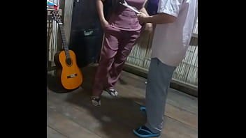 Preview 2 of Xxxxxx Karena Kapoor Moveio - EL LIDER RELIGIOSO ME PREDICA LA PALABRA DEL SE&Ntilde_OR,  EL SUCIO MUJERIEGO ESTA CON UNA GUITARRA Y ME QUIERE CONVERTIR EN DISCIPULA DE CRISTOFER,  COMO YO ESTABA CALIENTE LO INVITE A FOLLAR Y ME LE MONTE EN SU PENE