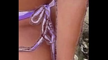 Preview 3 of Hdanal Dw - Desenhar uma mulher gostosa de biqu&iacute_ni na praia e bater punheta em off