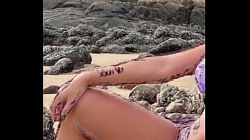 Preview 4 of Hdanal Dw - Desenhar uma mulher gostosa de biqu&iacute_ni na praia e bater punheta em off