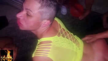 Preview 3 of Lesbianas Mam Y Hija - Fomos jantar na casa de amigos e eu acabei sendo o prato principal. Dei minha buceta com vontade para todos. Fudemos bem gostoso