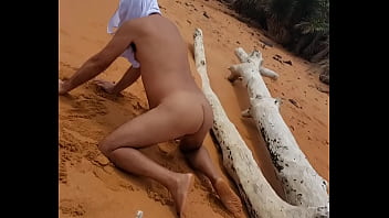Preview 2 of Sylvan Chut Ki Video - Ladysilva  pelada na praia querendo um macho para fuder