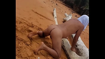 Preview 3 of Sylvan Chut Ki Video - Ladysilva  pelada na praia querendo um macho para fuder