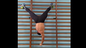Preview 3 of Zjhmpvlrj - Entrenando DESNUDO en el Gimnasio