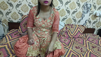 Preview 2 of Usawap Gayscom - Indian step mom Pee Pissing XXX Video Clear in Hindi Voice