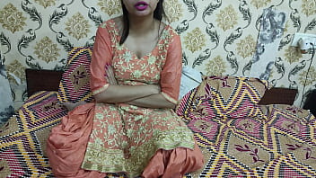 Preview 1 of Usawap Gayscom - Indian step mom Pee Pissing XXX Video Clear in Hindi Voice