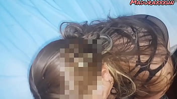 Preview 1 of Sex Scenw7 - Madura milf chupando polla luego pide que le metan la polla y se corre hasta mojar la cama
