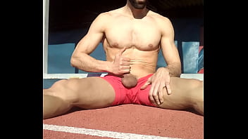 Preview 2 of Bimaxx 12 - Me MASTURBO en la Pista de atletismo