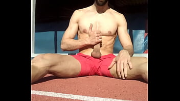 Preview 3 of Bimaxx 12 - Me MASTURBO en la Pista de atletismo