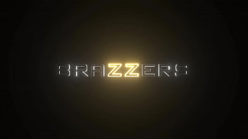 Preview 4 of Deshi Aged Porn - Making Luna Squirt Everywhere.Luna Star / Brazzers  / stream full from www.zzfull.com/aki