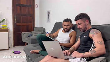 Preview 2 of Huge Pinnes - Estudante