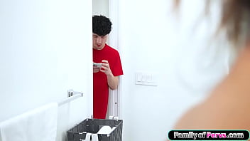 Preview 1 of Japanij Wife Swapping Same Bed - My stepaunt grinds her pussy on my mouth