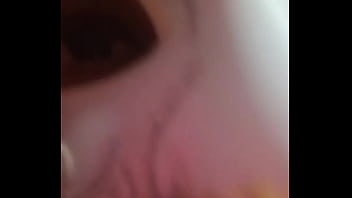 Preview 3 of Mom Kaviar - Me excit&oacute_ y me masturbo delicioso