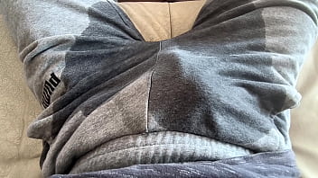 Preview 4 of Dee Fucking Porn - I peeing on the Couch