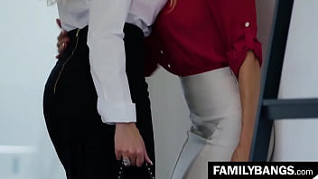 Preview 1 of 3pic Sex Hd - FamilyBangs.com ⭐ Divorced Milf Having Affairs with Another One,  Brandi Love,  Alexis Fawx