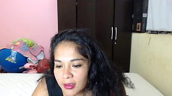 Preview 1 of Dark 3 - Sexy influencer y webcamer latina posa para todos sus seguidores completamente desnuda