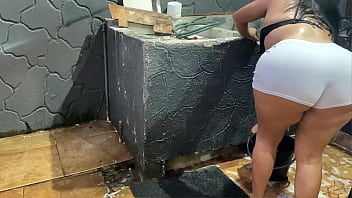 Preview 3 of Videos Pornos Xxx - Sirvienta culona grabada en camara por su jefe mira que CULO tiene