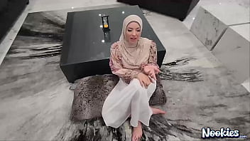 Preview 2 of Zyu Qi - Nookies Real Hijab Fantasy - Shopaholic Fucked