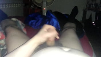 Preview 2 of Home Throat - oglądam porno i walę owłosionego kutasa