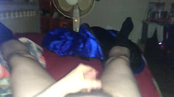 Preview 1 of Home Throat - oglądam porno i walę owłosionego kutasa