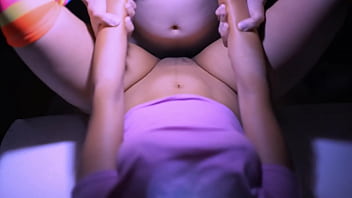 Preview 2 of Desi Mlf Fat Aunties - La hijastra acogi&oacute_ a su pareja en el apartamento,  donde ambos se entregaron a la pasi&oacute_n y al deseo sin restricciones.