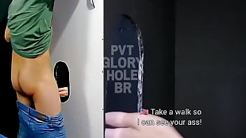 Preview 4 of Indian Milf Porn Vdeos - Hetero casado dotado uncut n&atilde_o gostou que eu pedi para ver a bunda dele no GloryHole... Mas mostrou mesmo assim! (COMPLETO NO RED)