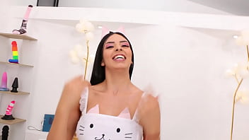 Preview 4 of Lomdom Keyes - BTS - DANIELA ORTIZ - DANNA ROSE   Pissing. BLT026