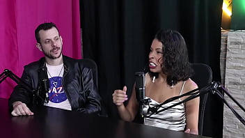 Preview 4 of W Sixi Vedio - Um dos fetiches era ter o dedo chupado enquanto fodia a buceta,  e o outro era passar o bife no corpo nu - Espuleta e Himeros Mansion (SHEER/RED)