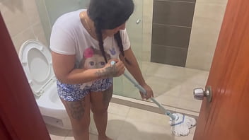 Preview 1 of Romantic Russian Sex - Me aprovecho que mi  linda hermanastra hace aseo para cogerla y hacerla sollozar de placer.