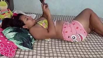 Preview 1 of Lucky Gay Ficked Two Girls - mi pareja esta ausente por cosas del trabajo y yo ando muy cachonda,  cuando de pronto me sorprende en mi casa y terminamos follando muy rico