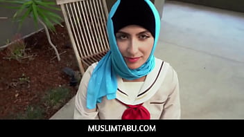 Preview 2 of Vey Aile - MuslimTabu  -  Teaching A Girl In Hijab How To Fuck