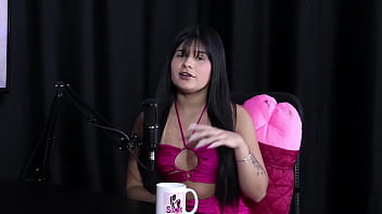 Preview 1 of Office Korean Lesbian - Ela entrava em sites porn&ocirc_ vendo outras mulheres fazendo live,  at&eacute_ que por curiosidade abriu uma,  e gostava de postar fotos sensuais - Tata (SHEER/RED)