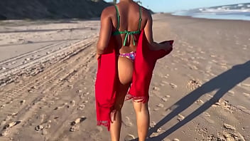 Preview 1 of Girl Being Masturbated - Cavala que conheci na praia e levei para as dunas