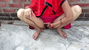 Preview 1 of Aragaki Yuia - Village bhabhi pissing public outdoor