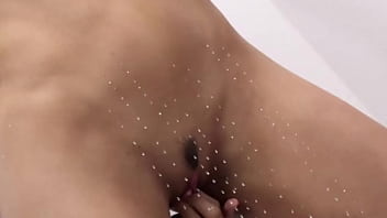 Preview 2 of Latina Group - Loira novinha se masturbando