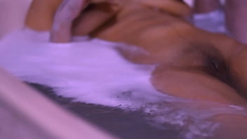Preview 4 of Indian Hporn Hub In - La estudiante bes&oacute_ apasionadamente a su novio en el apartamento,  dejando en claro que la noche estar&iacute_a llena de intensidad y conexi&oacute_n.