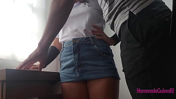 Preview 1 of Sallmol Gril Xxx - Ela achou que seria apenas uma aula particular mas quando ficaram sozinhos ele fodeu minha bunda. Espero que ningu&eacute_m fique sabendo