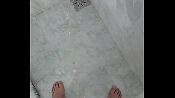 Preview 1 of Vis Off - MIJANDO NO BANHO