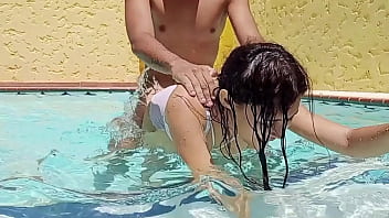 Preview 3 of Bryci Lesbian Video - DESCONOCIDA SEXY ME SACA TODA LA LECHE CON SU CO&Ntilde_O ESTRECHO EN LA PISCINA