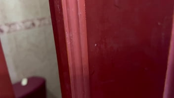 Preview 1 of Nadir Ali Pakistan Sex - una dura follada en el ba&ntilde_o con mi peque&ntilde_a hermanastra termina en una rica corrida en su culo.hl
