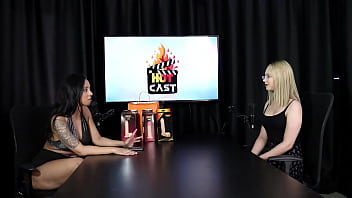 Preview 3 of Xnxxmo V - Por gostar de sexo ela sempre achou que deveria ser garota de programa,  perdeu a virgondade nova,  e o sexo anal... - Vivian Lola (SHEER/RED)