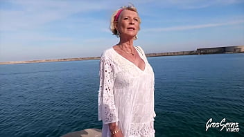 Preview 1 of Girls Dance Remove All Clothes - Eva,  70 ans,  dresse deux &eacute_talons fougueux