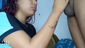 Preview 2 of Milf Orgie Anal - Mi traviesa hermanastra me pone cachondo al mostrarme su culito redondo y sabroso. Me chupa la polla y empezamos a follar antes de que nos descubran.