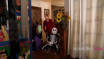 Preview 1 of My Mature Wife Pussy Amateur - All Stepsiblings Gang Up And Prank Stepmom On Halloween And Freeuse