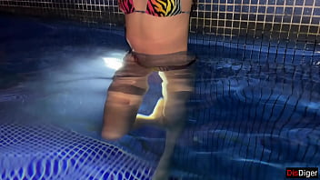 Preview 1 of Vodeo Xxc - Picked up a cutie in the pool - She made me cum in three minutes! - Katty West