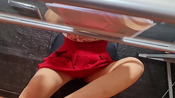 Preview 3 of Bzzare Mom - Upskirt vendedora mexicana de seguros Nataly se le ven los pelos