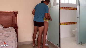 Preview 1 of Wwww Xmxxcom - LATINO CACHONDO SE FOLLA A SU EMPLEADA DEL SERVICIO MIENTRAS LIMPIA LA HABITACION