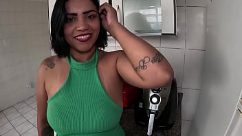 Preview 1 of Banglore Days - Na cozinha peladinha e safadinha vem cozinhar comigo