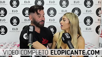Preview 3 of Saba Qamer Acters Xxxwwwvideocom - AVRIL PILOT JUEGA PIEDRA PAPEL O TIJERA CON ELO PODCAST Y MUESTRA LA COLA